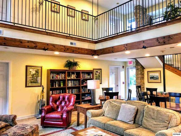 425 Stuart Ln, Gatlinburg, TN 37738